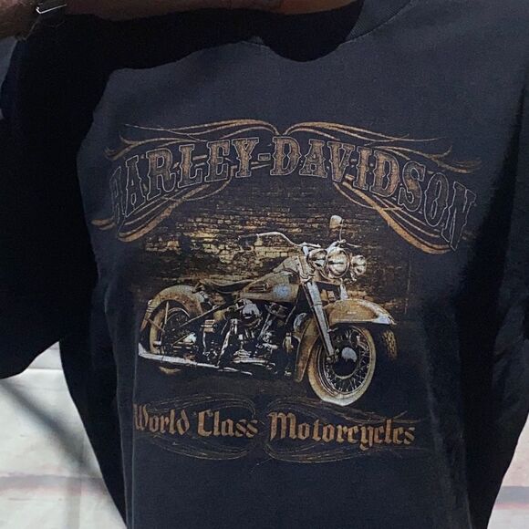 Woman’s HD tee in size Med - Picture 7 of 11